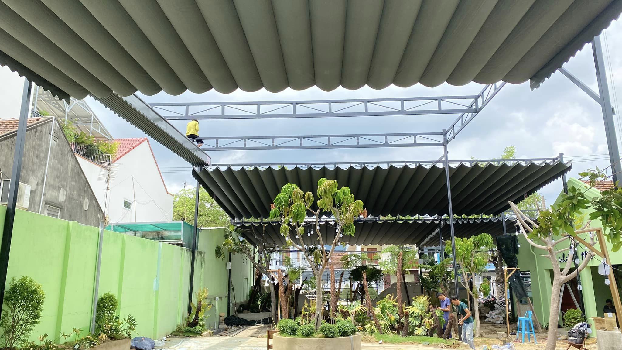 Bạt kéo quán cafe đẹp ngoài trời, mái xếp quán cà phê