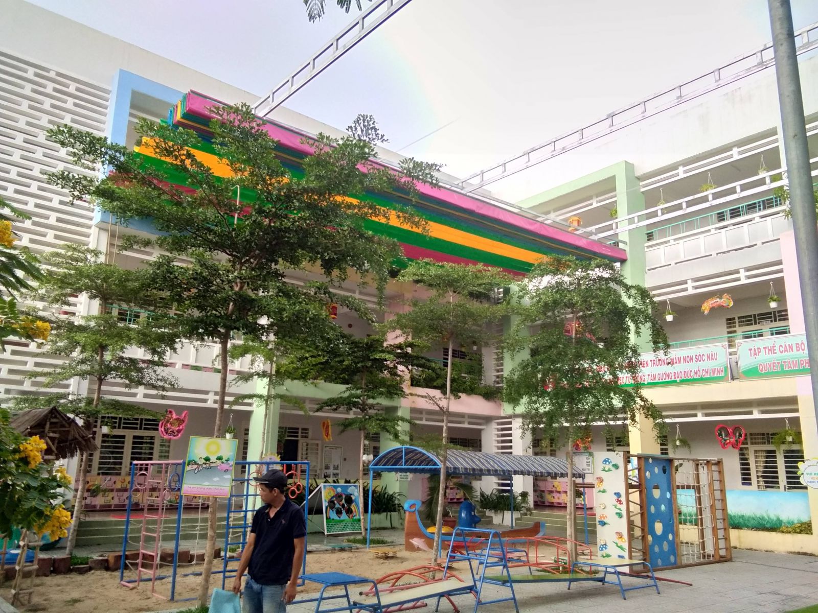 BẢNG GIÁ MÁI XẾP SÂN TRƯỜNG - MÁI CHE TRƯỜNG HỌC
