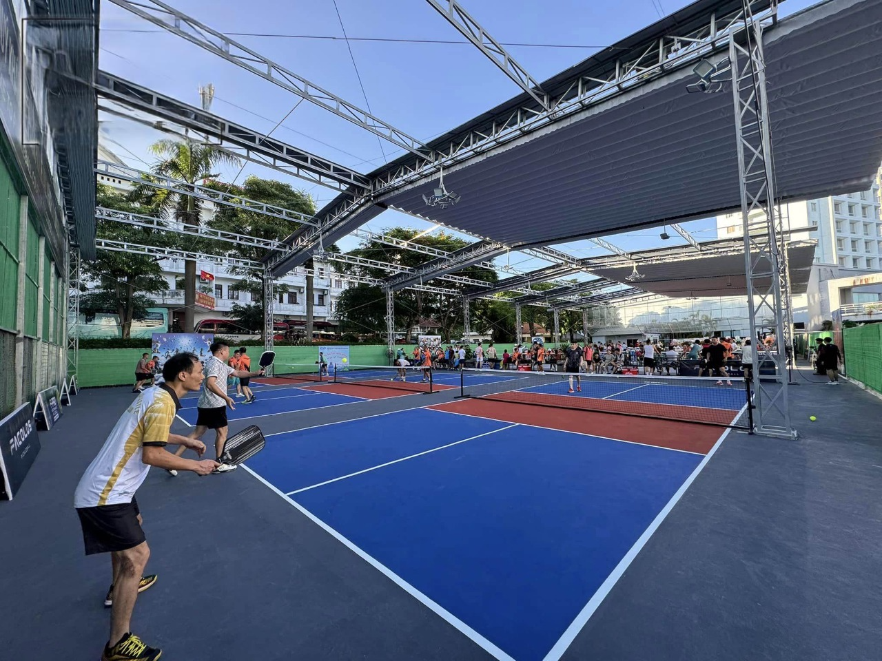 Mái che di động sân Pickleball - Bảng giá mới nhất 2025