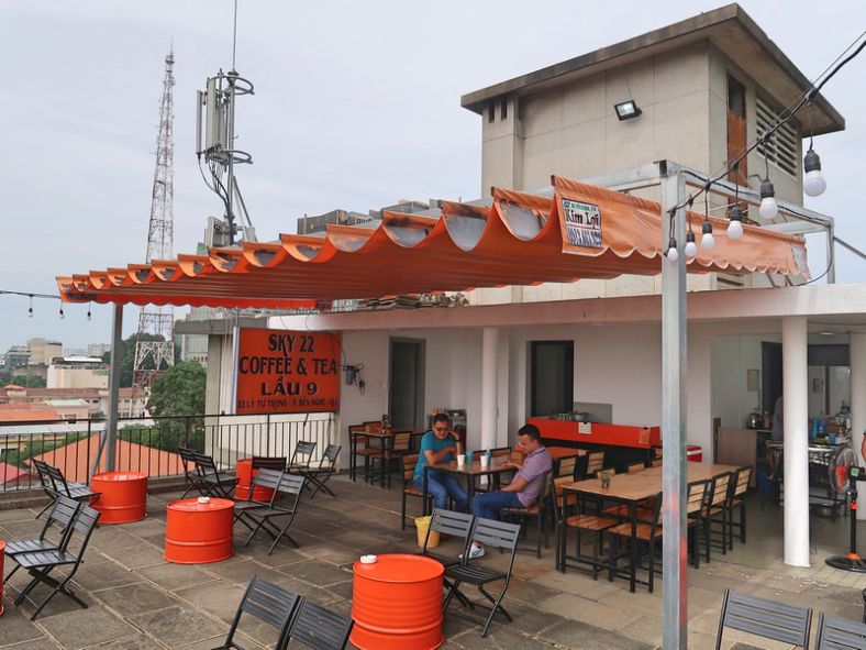 mái kéo quán cafe