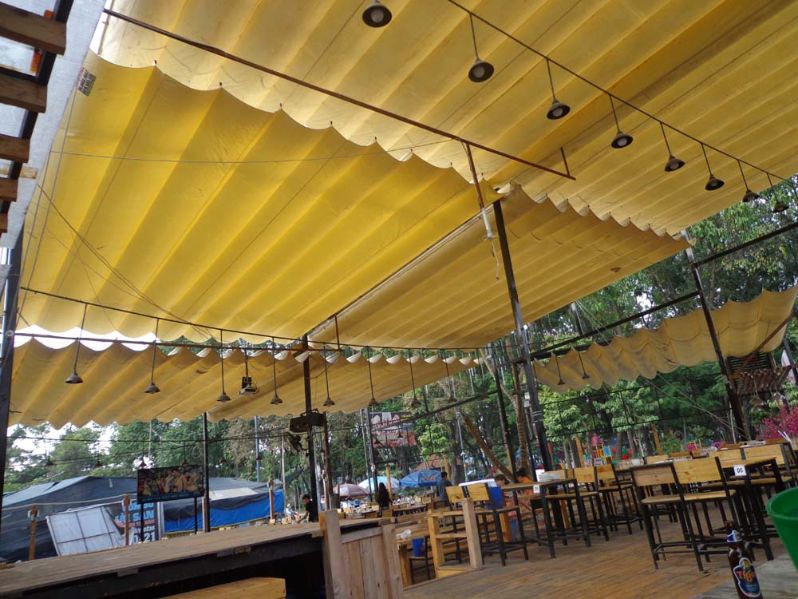 mái bạt xếp quán cafe
