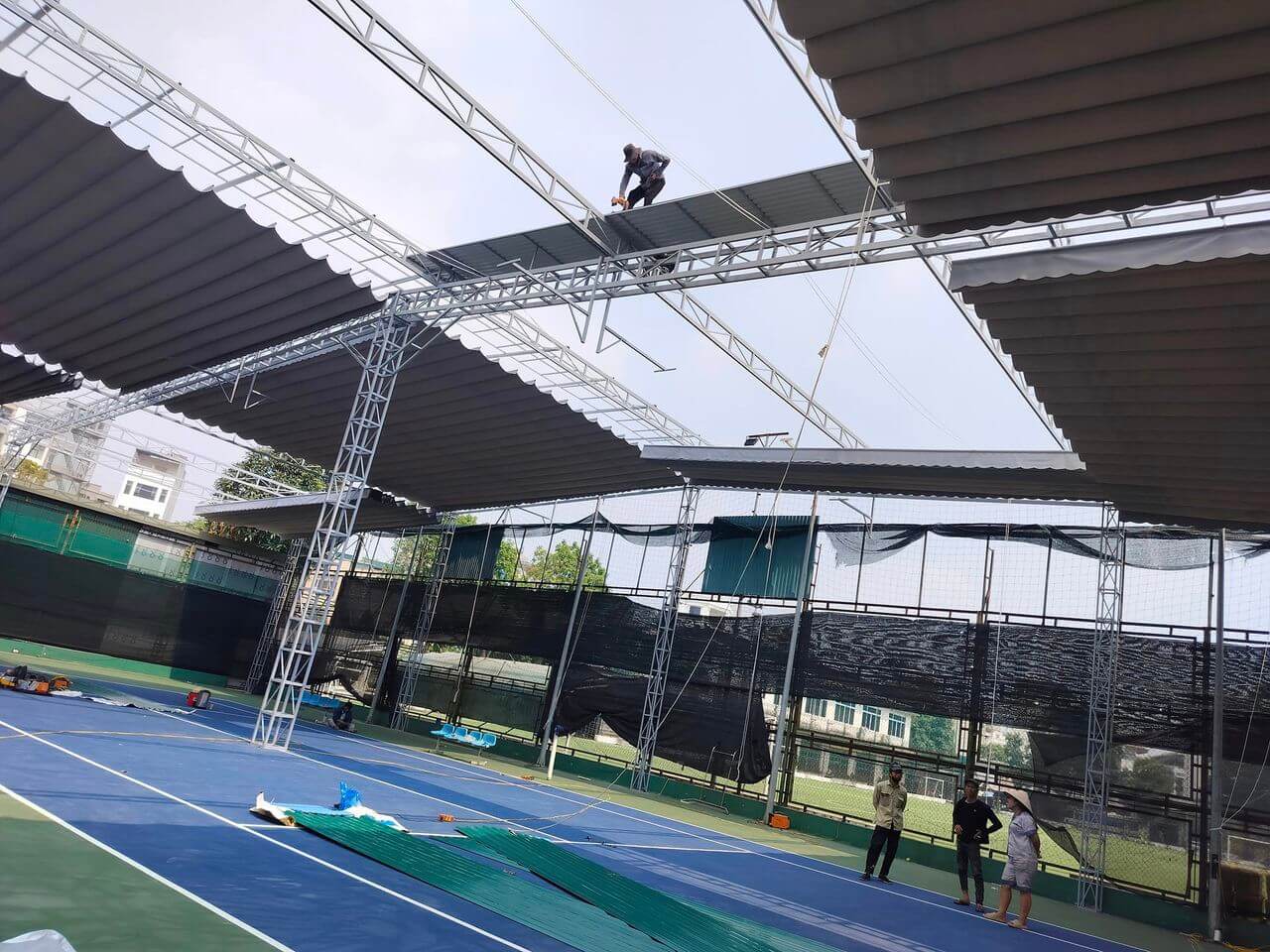 Mái bạt xếp che sân Pickcleball