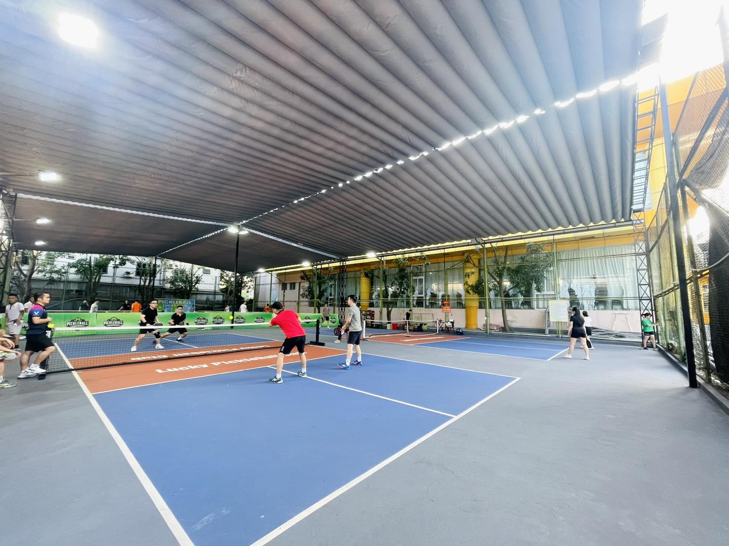 Báo Giá] Bạt Mái Xếp Sân Pickleball, 100+Mái Xếp Bạt Kéo Che Sân Pickleball  Di Động, Lượn Sóng